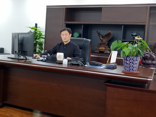 晶瀚光电董事长.jpg